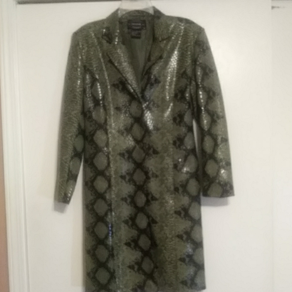 Light coat looks like leather, has a shine too it.